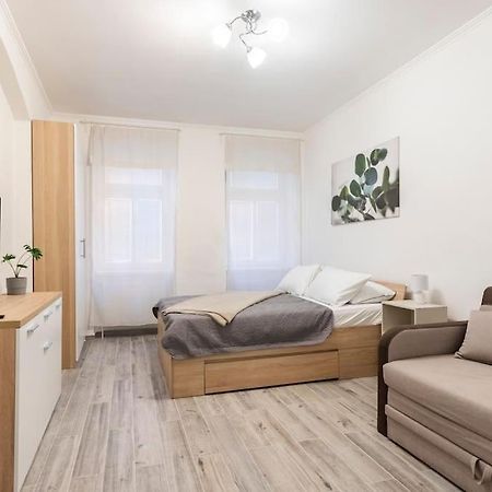 Apartman Vishegrad Apartment Karlovy Vary Exterior foto