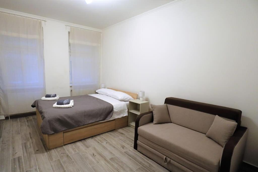 Apartman Vishegrad Apartment Karlovy Vary Exterior foto