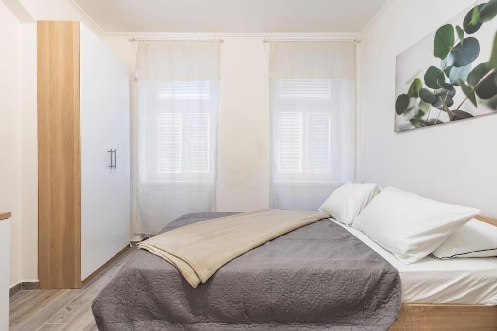Apartman Vishegrad Apartment Karlovy Vary Exterior foto